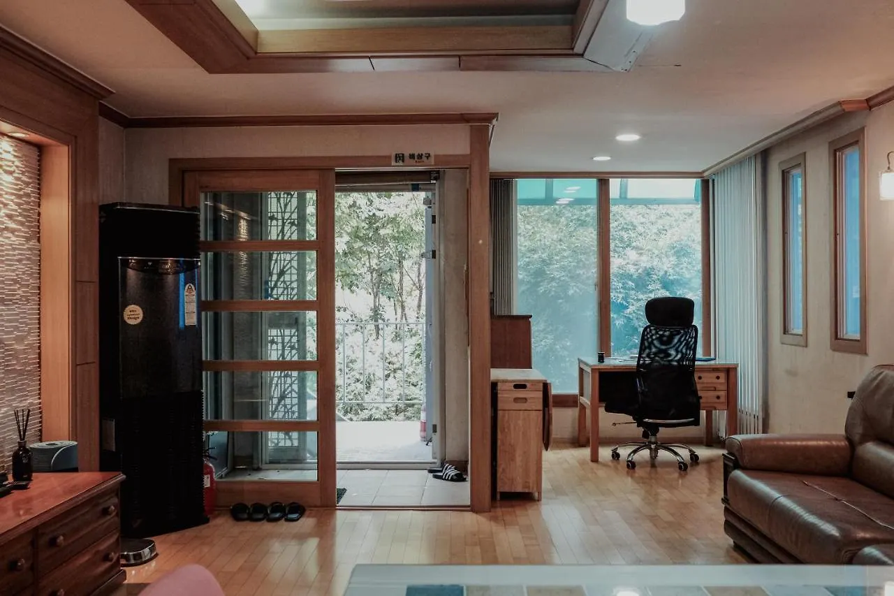 Yeonnam-Dong Edge House_Honeymoon Yeonnam Lejlighed Seoul
